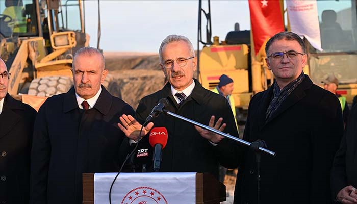Bakanı Uraloğlu: Van Çevre Yolu'muzu en kısa zamanda bitireceğiz